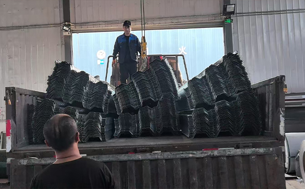 大通楼承板安装前准备：钢筋桁架楼承板施工要点